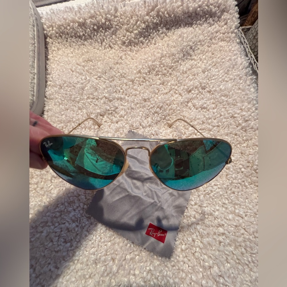 Ray-Ban Aviator Sunglasses - Picture 3 of 9